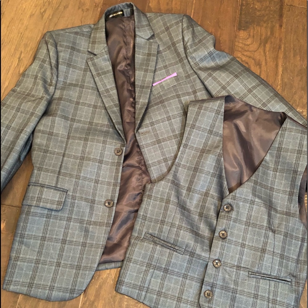 Excellent Boys suit size 14